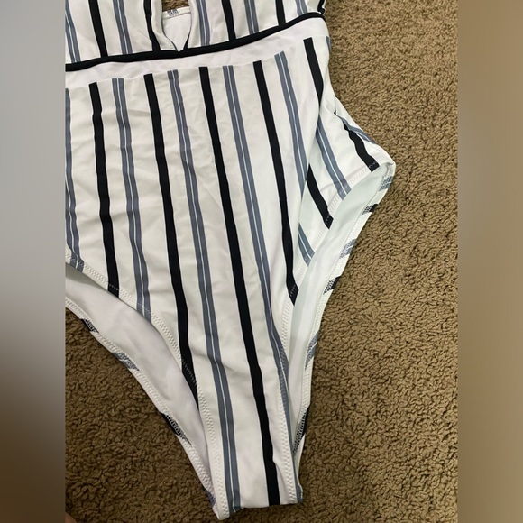 CupShe Striped Halter One Piece Swimsuit - Picture 4 of 7